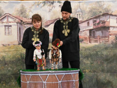 Кукленият спектакъл „Тъпанъ“ гостува на панагюрската сцена