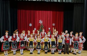 Празничен концерт „В очакване на Коледа“ събра поколения на сцената на НЧ „Искра-1872“ в Попинци