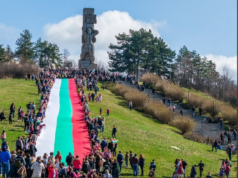 Панагюрище отбелязва 3 март с шествие със 110-метровия трикольор