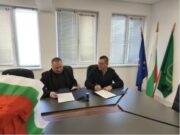 Панагюрец дари 300 знамена на Общината за честването на 150 години от Априлското въстание