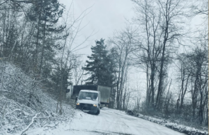 Катастрофа блокира пътя за София през Белица и Вакарел