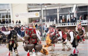 Седемнайсетият фестивал на маскарадните и кукерски игри събра стотици участници в Попинци