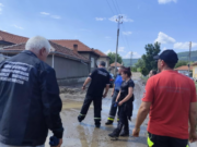 Доброволци от Панагюрище се включиха в разчистването след наводненията в Боженци и Севлиево