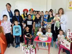 Усмивки, подаръци и празнично настроение за децата в „Уни Хоспитал“