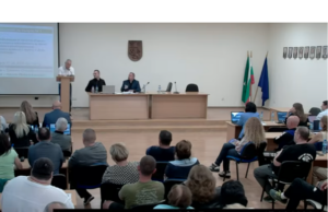 Извънредната сесия за ВиК проектите в Бъта и Баня: обещание за работа от 1 август, 450 дни забавяне и спор кой трябва да отключи строителството