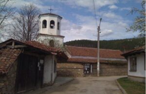 Жители на Поибрене възразяват срещу провеждането на бал в парка на селото