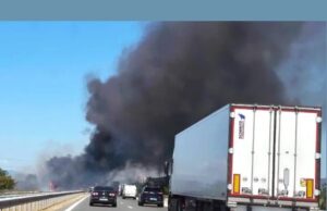 Тир се запали на АМ „Тракия“, движението в посока Бургас е затворено